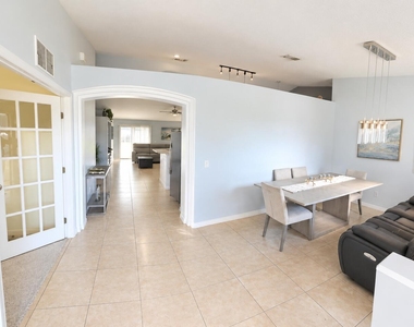 390 Nw Curtis Street - Photo Thumbnail 1