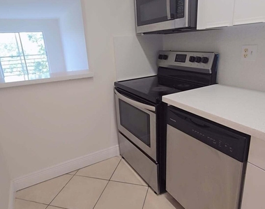 4121 Stirling Road - Photo Thumbnail 1
