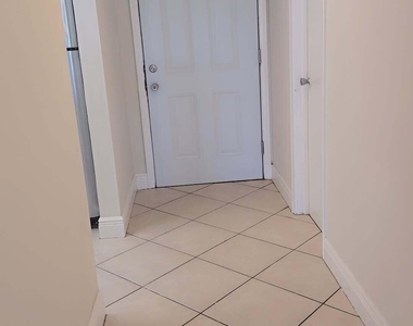 4121 Stirling Road - Photo Thumbnail 2