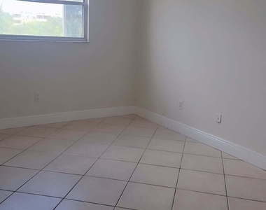 4121 Stirling Road - Photo Thumbnail 20