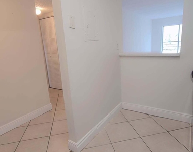 4121 Stirling Road - Photo Thumbnail 16