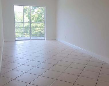4121 Stirling Road - Photo Thumbnail 7