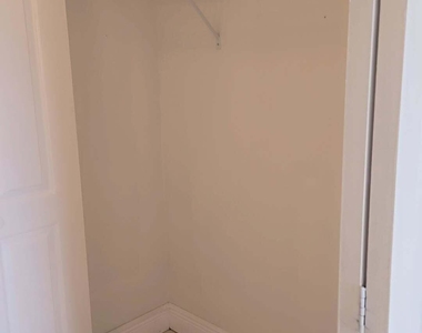 4121 Stirling Road - Photo Thumbnail 18