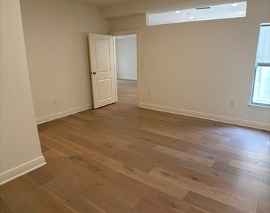 150 Se 3rd Avenue - Photo Thumbnail 25