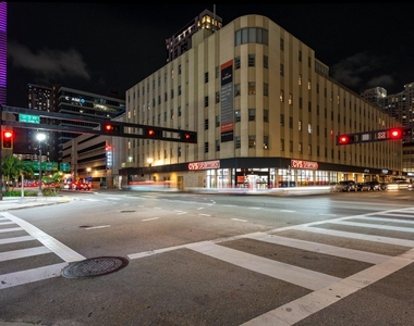 150 Se 3rd Avenue - Photo Thumbnail 2