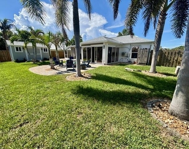 2362 Se Maslan Avenue - Photo Thumbnail 12