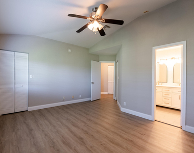 8956 Nw 38th Drive - Photo Thumbnail 14