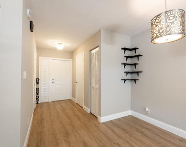 8956 Nw 38th Drive - Photo Thumbnail 6