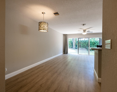 8956 Nw 38th Drive - Photo Thumbnail 9
