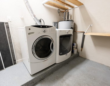 8956 Nw 38th Drive - Photo Thumbnail 5