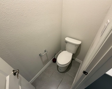 633 Cedar Springs Drive - Photo Thumbnail 29