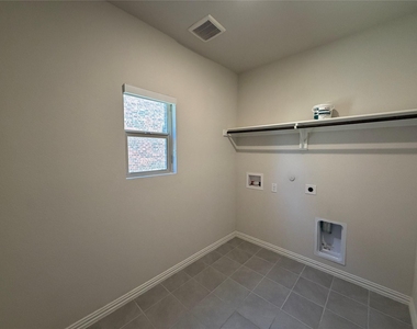 633 Cedar Springs Drive - Photo Thumbnail 32