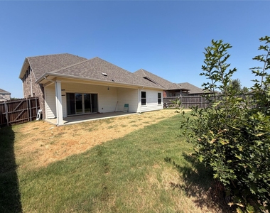 633 Cedar Springs Drive - Photo Thumbnail 3