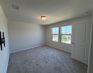 633 Cedar Springs Drive - Photo Thumbnail 18