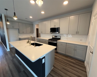 633 Cedar Springs Drive - Photo Thumbnail 5