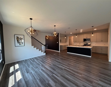 633 Cedar Springs Drive - Photo Thumbnail 9