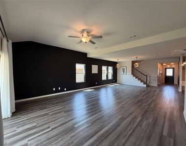 633 Cedar Springs Drive - Photo Thumbnail 11