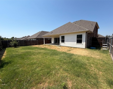 633 Cedar Springs Drive - Photo Thumbnail 4