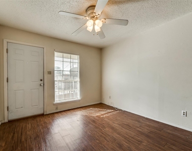 108 E Cedar Street - Photo Thumbnail 5