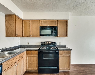 108 E Cedar Street - Photo Thumbnail 9