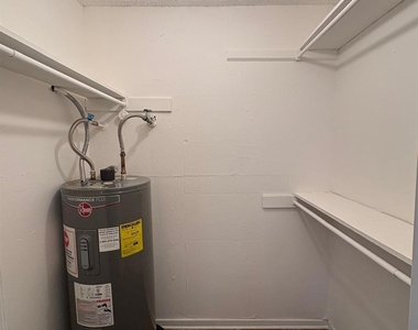 108 E Cedar Street - Photo Thumbnail 20