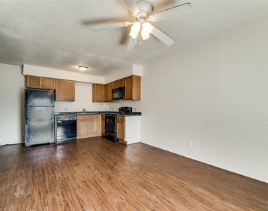 108 E Cedar Street - Photo Thumbnail 8