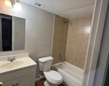 108 E Cedar Street - Photo Thumbnail 18