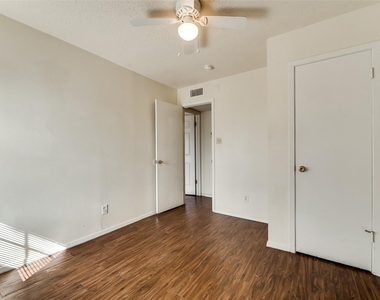 108 E Cedar Street - Photo Thumbnail 15