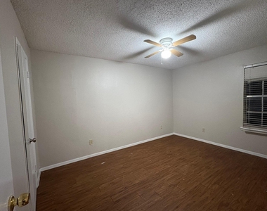 108 E Cedar Street - Photo Thumbnail 21