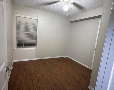 108 E Cedar Street - Photo Thumbnail 19