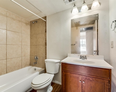 108 E Cedar Street - Photo Thumbnail 12