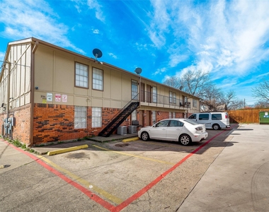 108 E Cedar Street - Photo Thumbnail 3
