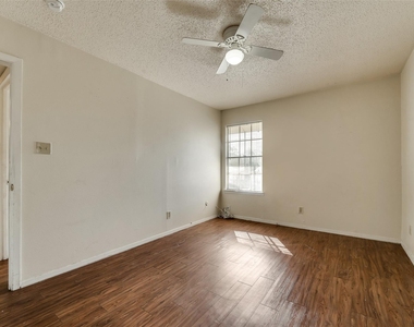 108 E Cedar Street - Photo Thumbnail 11