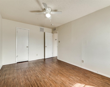 108 E Cedar Street - Photo Thumbnail 10