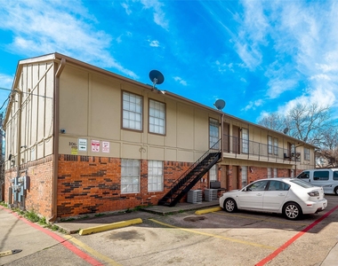 108 E Cedar Street - Photo Thumbnail 4