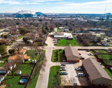 108 E Cedar Street - Photo Thumbnail 2