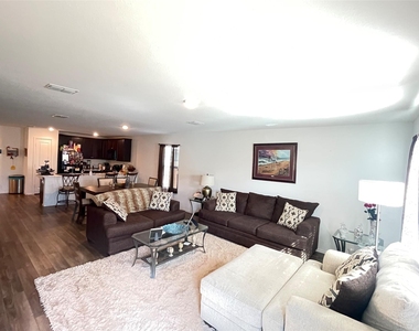 2925 Bronte Boulevard - Photo Thumbnail 7