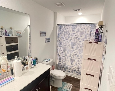 2925 Bronte Boulevard - Photo Thumbnail 13