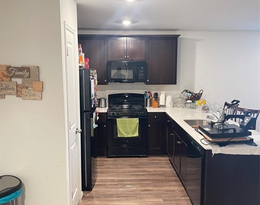 2925 Bronte Boulevard - Photo Thumbnail 4