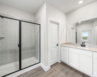 1017 Holly Drive - Photo Thumbnail 4