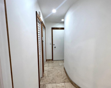 2250 Ne 66th Street - Photo Thumbnail 6