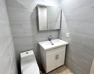 2250 Ne 66th Street - Photo Thumbnail 15
