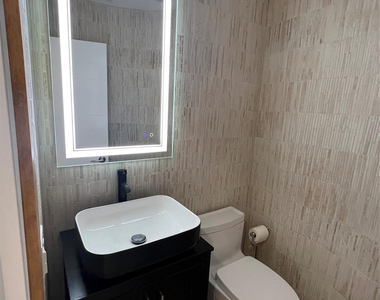 2250 Ne 66th Street - Photo Thumbnail 8