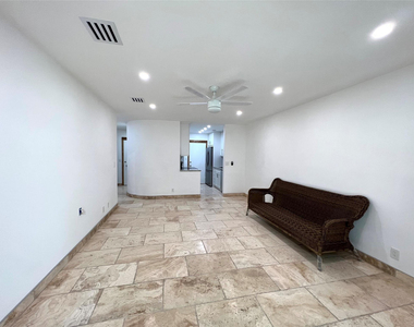 2250 Ne 66th Street - Photo Thumbnail 2