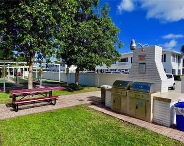 2250 Ne 66th Street - Photo Thumbnail 22