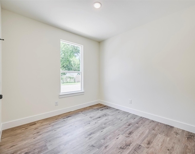 4418 Myrtle - Photo Thumbnail 5