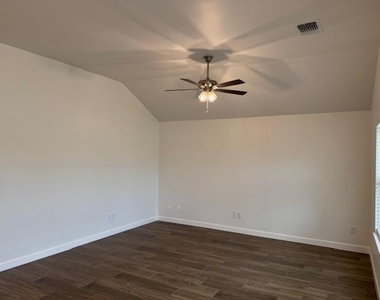 8608 Martin Lane - Photo Thumbnail 4