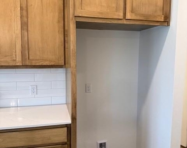 8608 Martin Lane - Photo Thumbnail 10