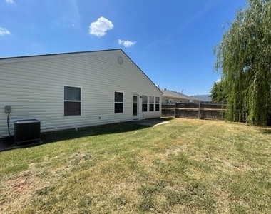 421 Poppy Lane - Photo Thumbnail 24