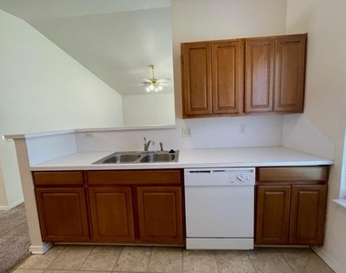 421 Poppy Lane - Photo Thumbnail 14